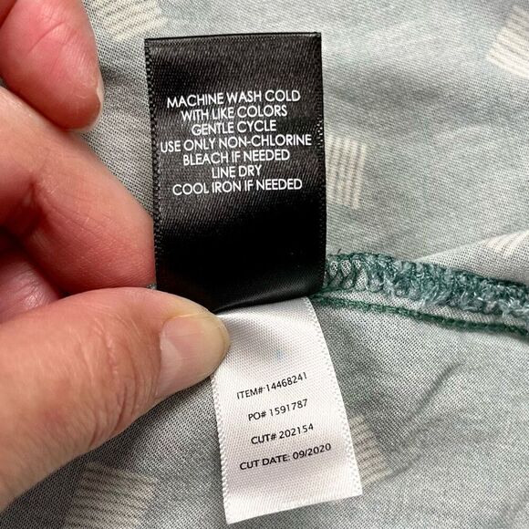 Torrid Fit and Flare Challis Sleeveless Tank Button Down 3 - Picture 9 of 9